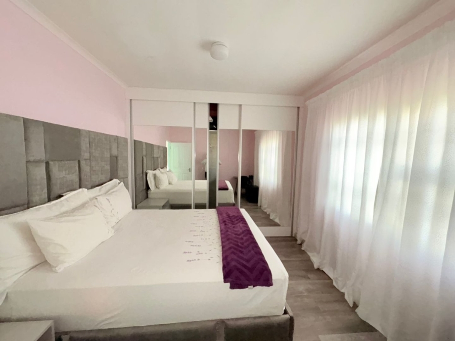  Bedroom Property for Sale in Cove Rock Eastern Cape
